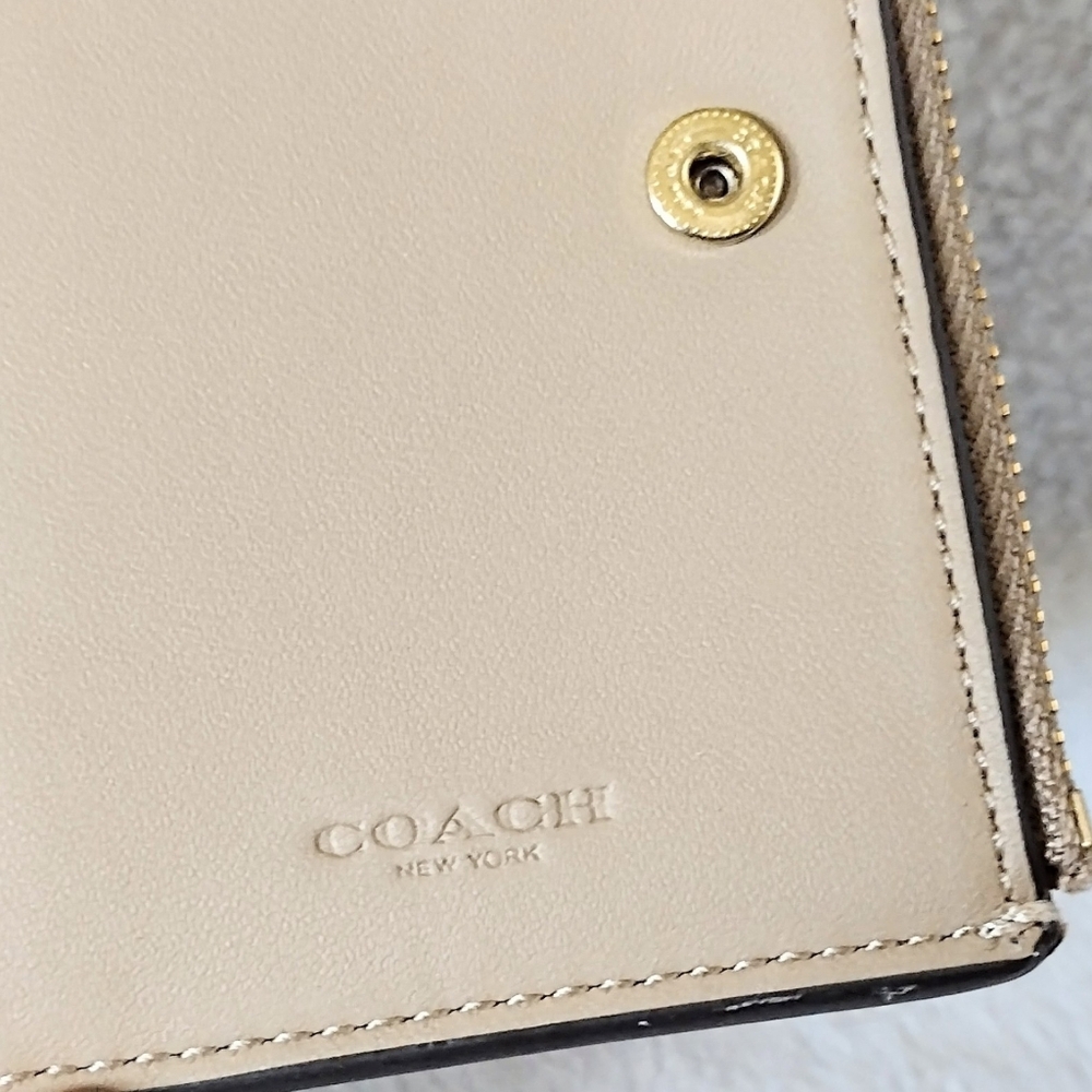 😍 Coach Mini Taupe Tan Refined Pebbled Leather Bifold Snap Wallet - Picture 9 of 11